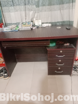 সস্তায় ভালো মনের কম্পিউটার টেবিল বিক্রয় করা হবে